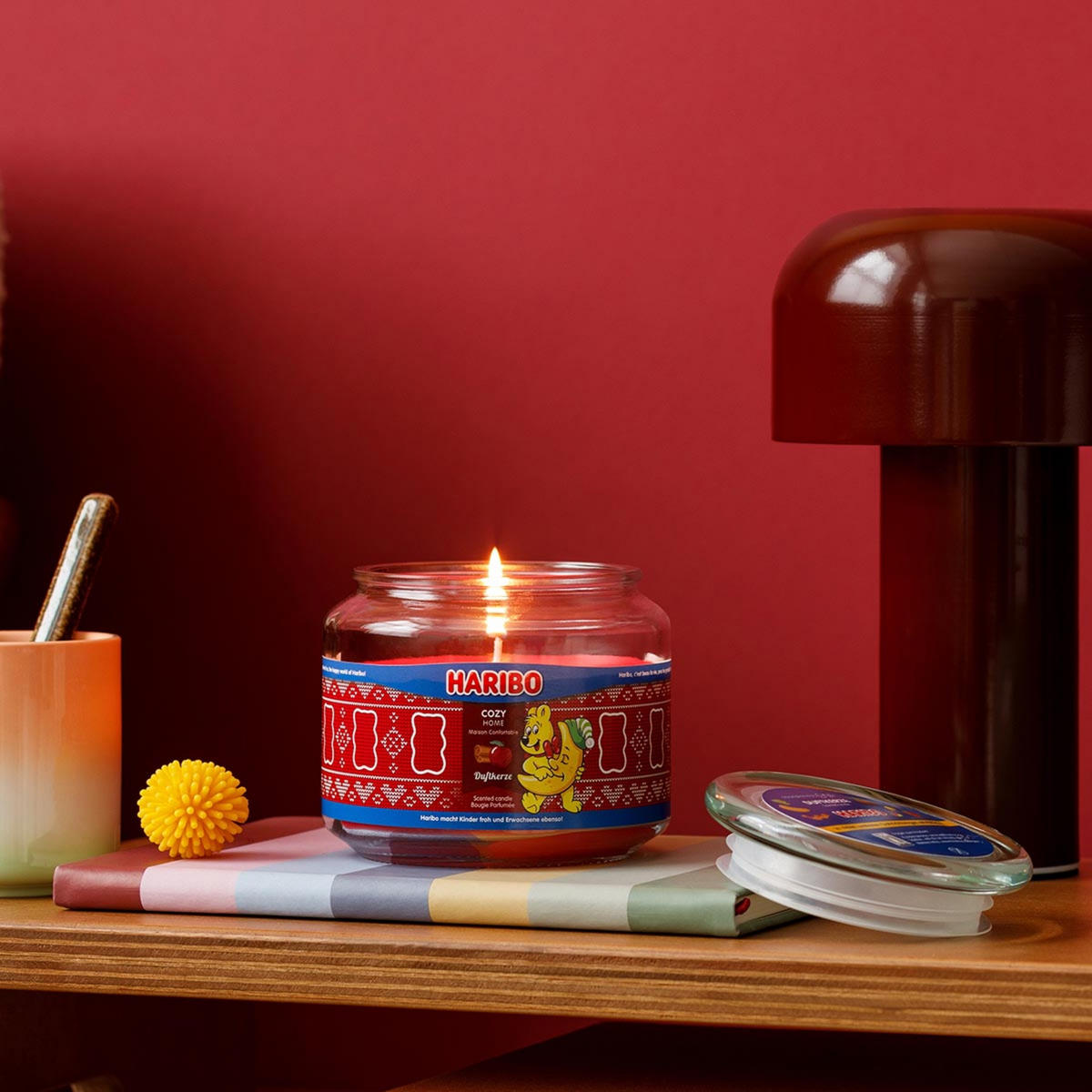 HARIBO™ Duftkerze - Rot, Naturmaterialien/Glas (9.5cm)