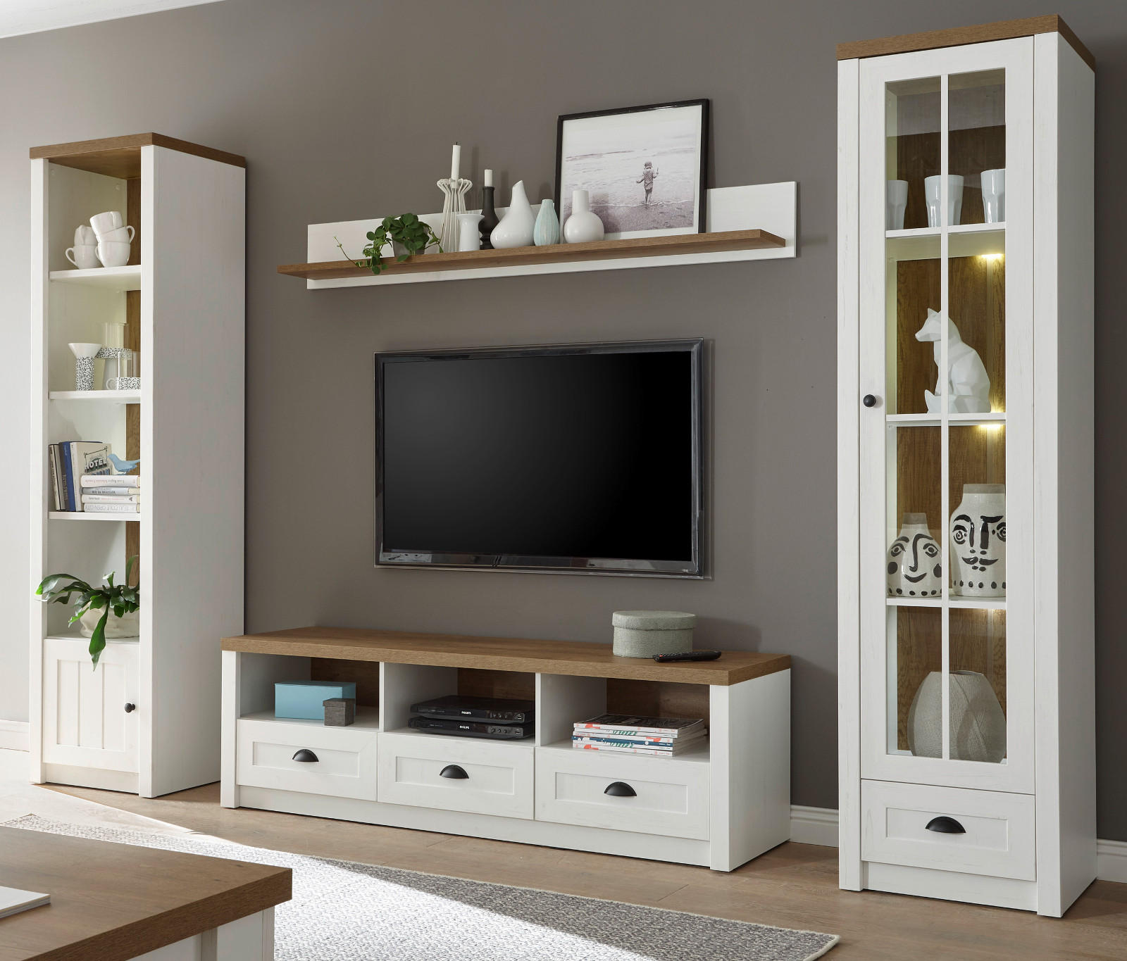 WOHNWAND weiß Pinie, Eiche hell Landhaus, Wohnkombination 4-teilig 300 x 198 cm - Eichefarben/Schwarz, Holzwerkstoff/Metall (300/198/43cm) - Furn.Design