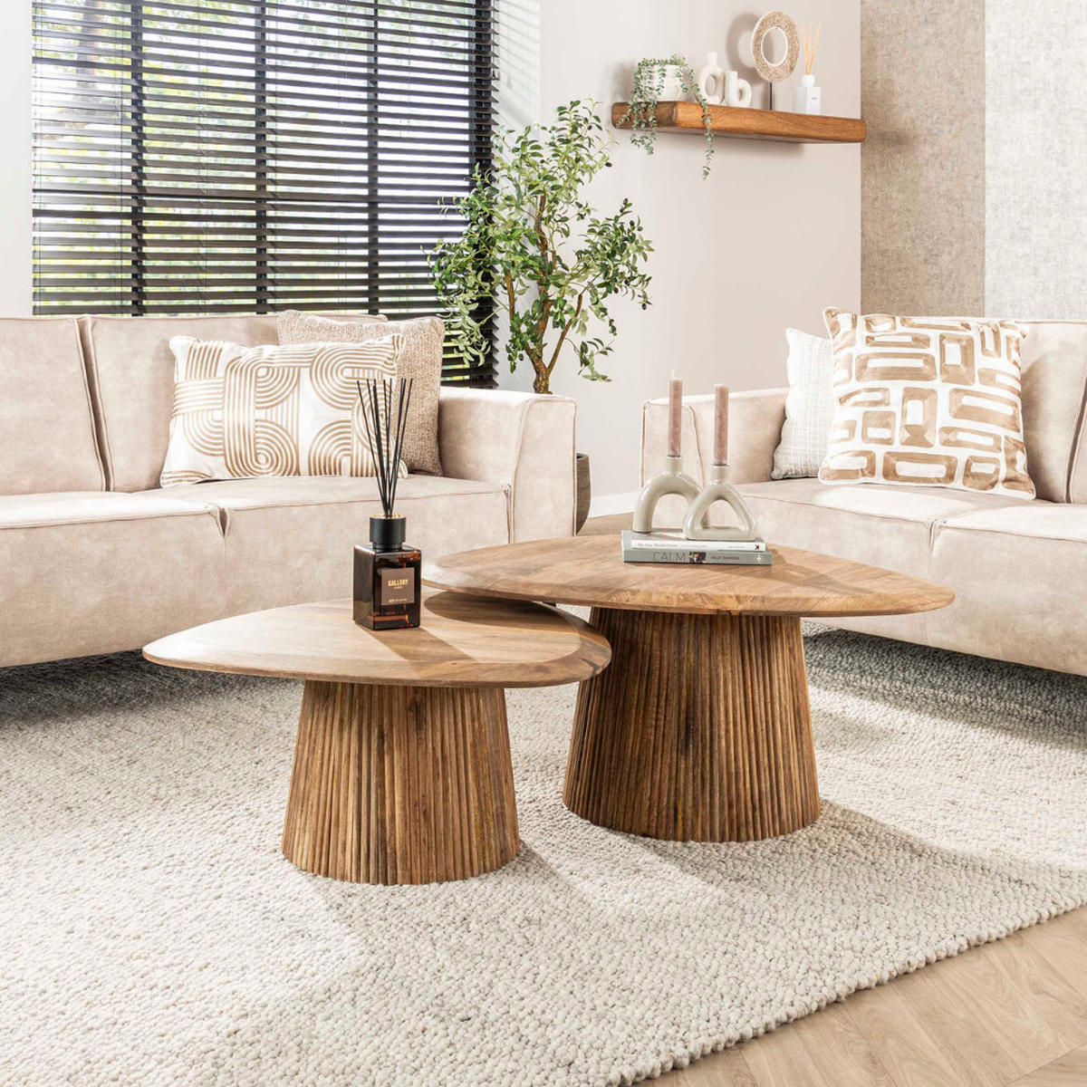 COUCHTISCH-SET TOVA SAND Organische Dreiecks-Tische mit Säulenfuß - Sandfarben, Holz (72/93/43cm) - alesvelt