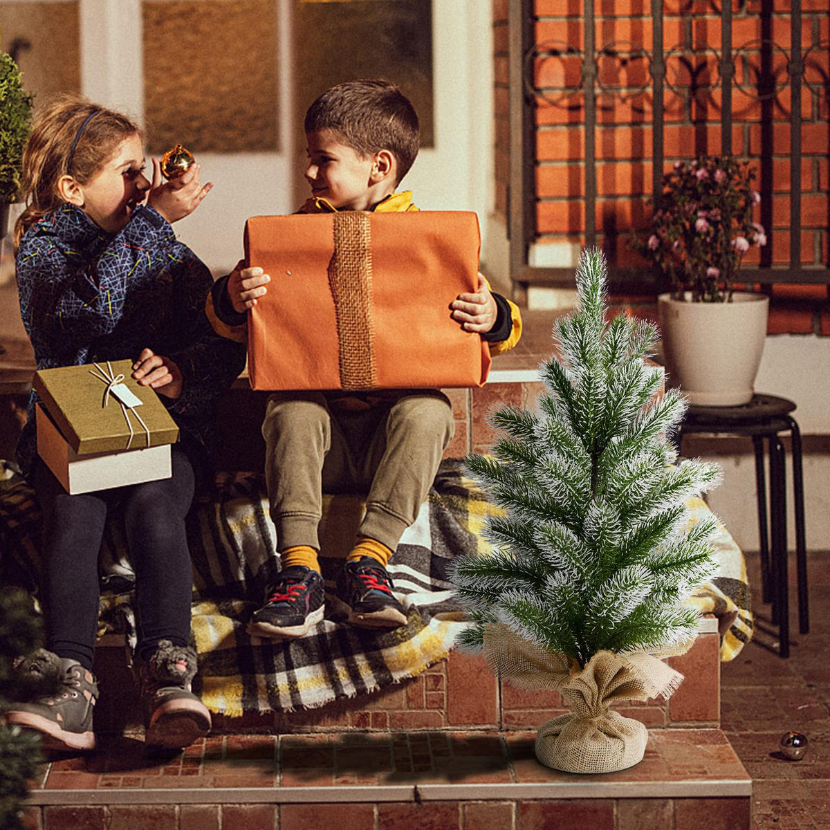 WEIHNACHTSBAUM Mini Tisch Tannenform mit Schnee 50 cm grün - Grün, Kunststoff (50cm) - COSTWAY