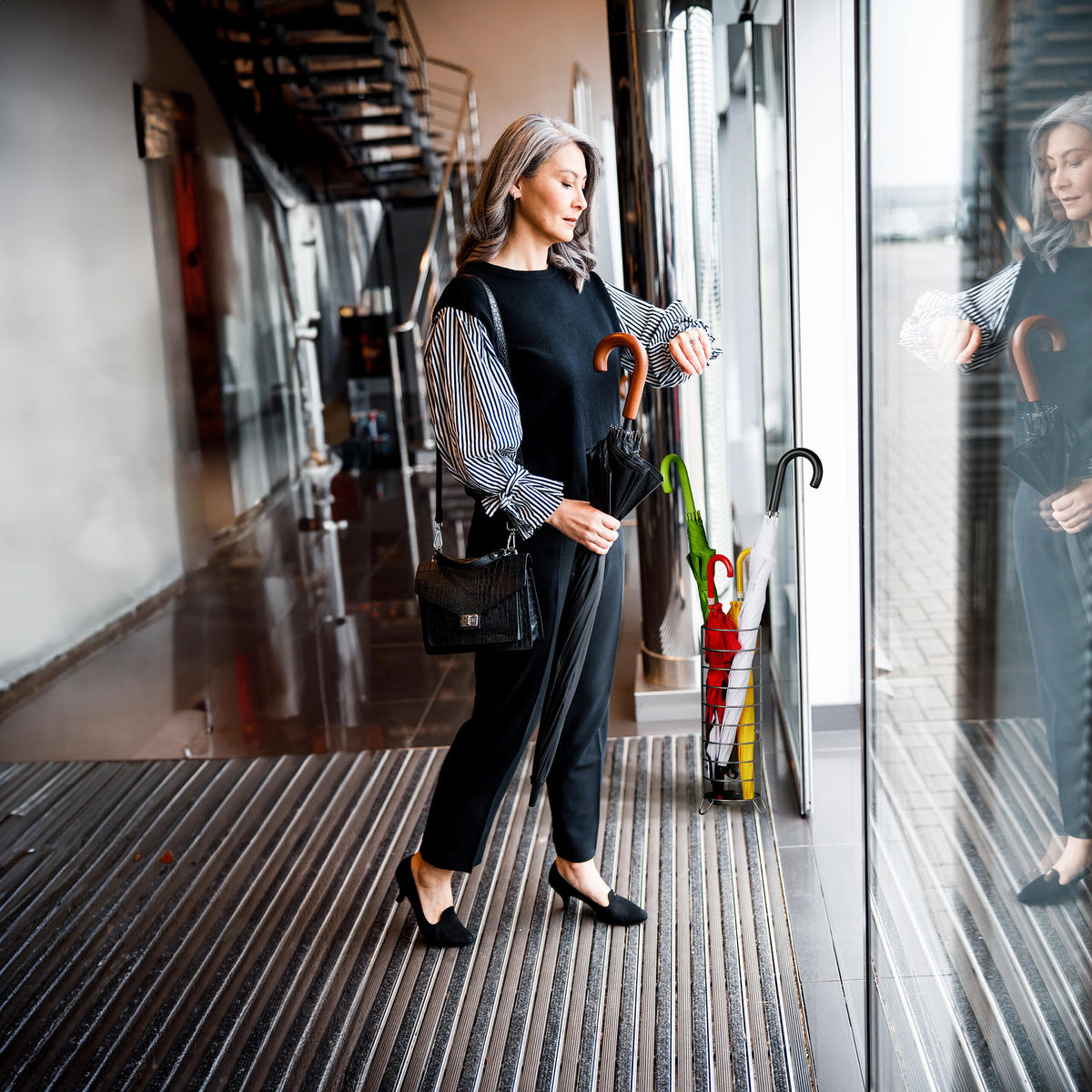 REGENSCHIRMSTÄNDER - Schwarz, Metall (16/44/16cm) - Relaxdays