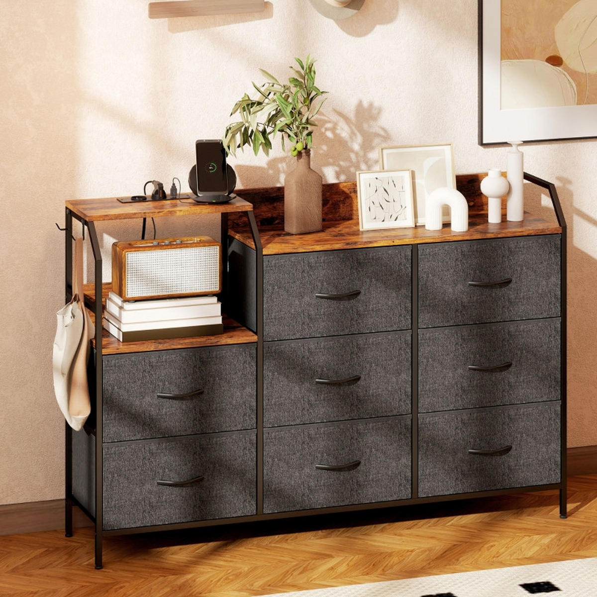 KOMMODE DE-38039 8 Stoffschubladen mit Ladestation Schwarz - Braun, Metall (130.5/88/30cm) - ComfortXL