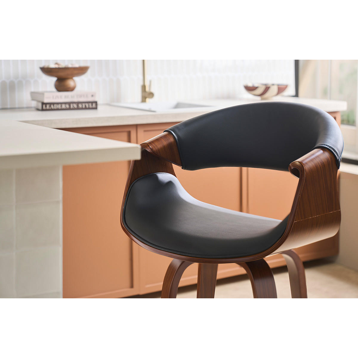 BARHOCKER Design Schwarz Dunkles Holz 65 cm ARAMIS - Schwarz, Holz (50/98.5/60cm) - Miliboo