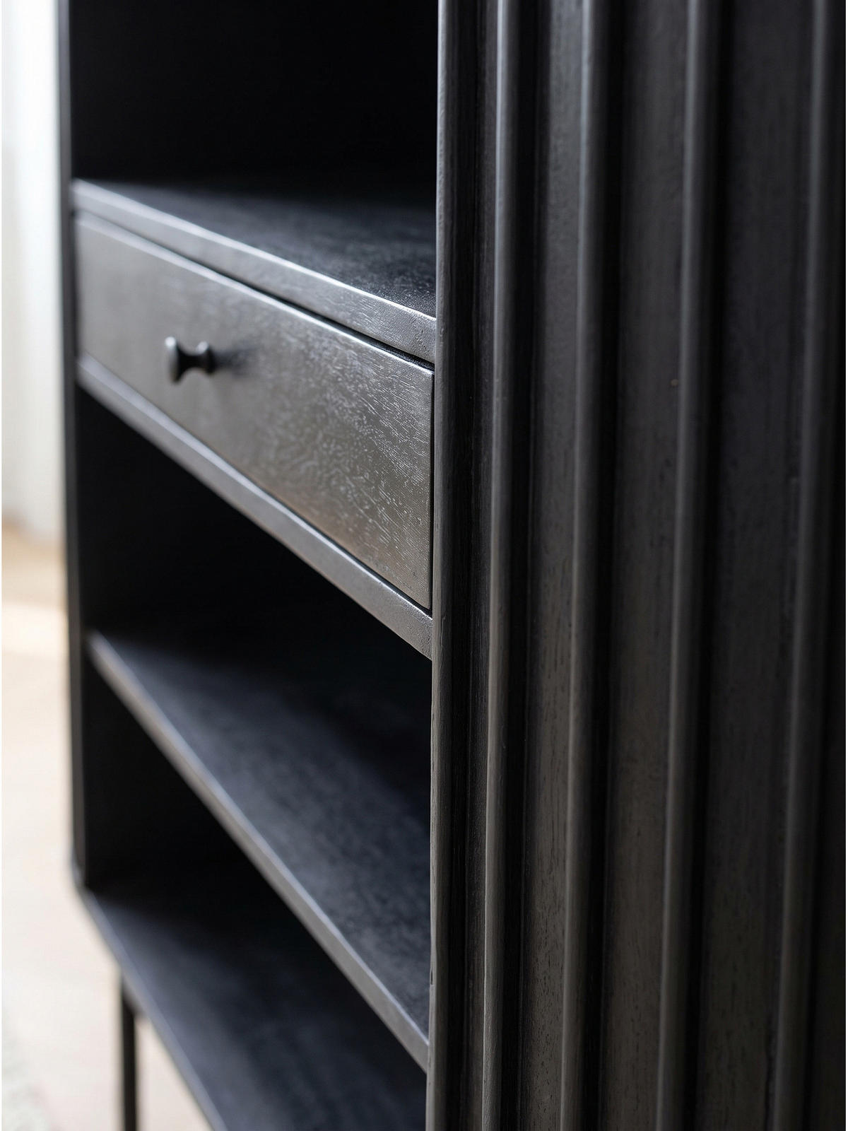 BÜCHERREGAL MELA, Mango Massivholz, mit Stauraum, Schwarz, 105 x 40 x 122 cm - Schwarz, Holz/Metall (105/122/40cm) - KADIMA DESIGN