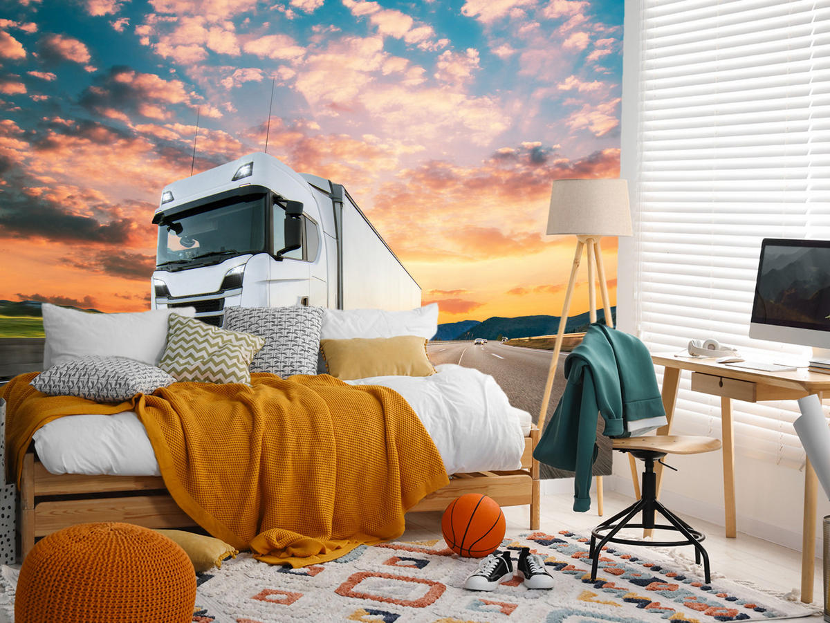 FOTOTAPETE Ein Lastwagen Autobahn Sonnenuntergang Berge 200x140 - Rosa/Orange, Papier (200/140cm) - Muralo