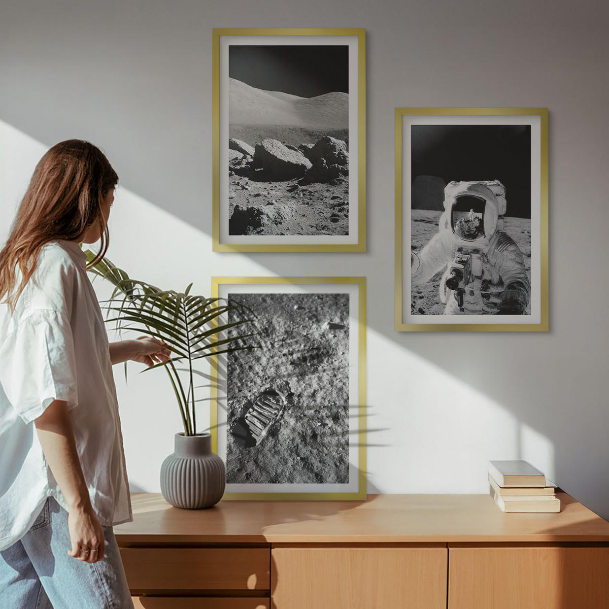 WANDBILDER 3er Set - 40x60 cm Goldrahmen - NASA-Fotos vom Mond Astronaut - Goldfarben, Kunststoff (40/60cm) - ArtPrintCave