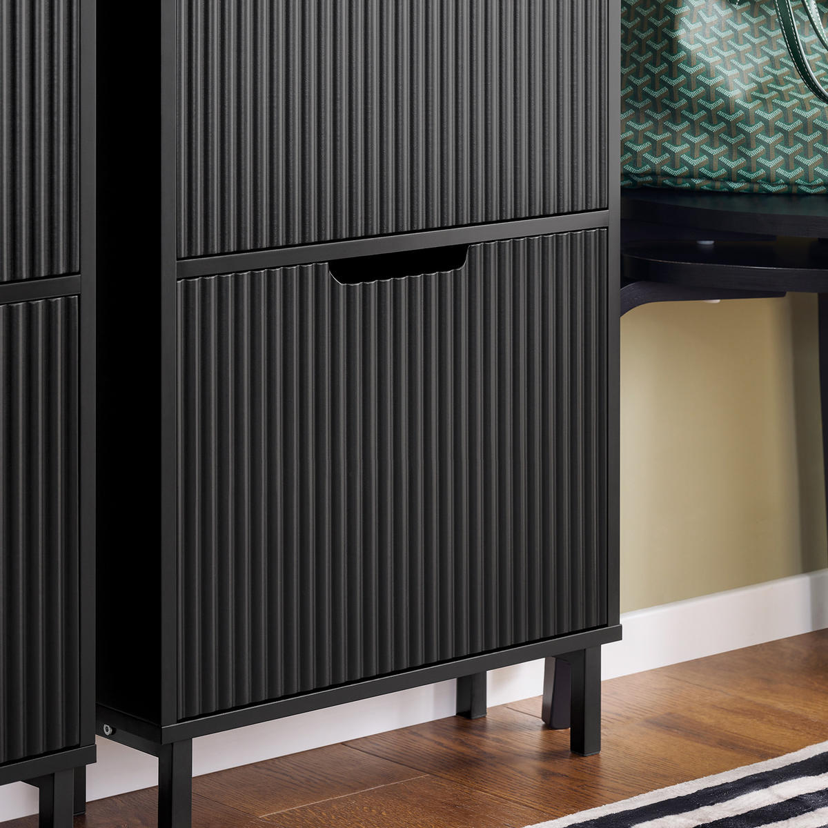 SCHUHSCHRANK mit 3 Klappen schmal 50x130x19cm Schwarz - Schwarz, Holzwerkstoff/Metall (50/130/19cm) - SoBuy