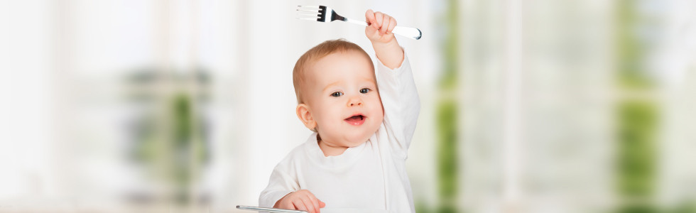 Baby mit Gabel