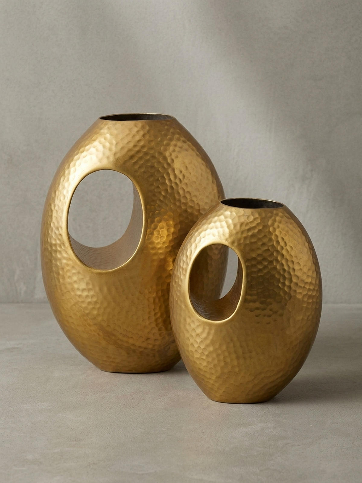 VASE 2er Set Aluminium mit Tragegriff Hammerschlag Modern Handgefertigt, Gold 29x17x39 cm - Goldfarben, Metall (39cm) - KADIMA DESIGN