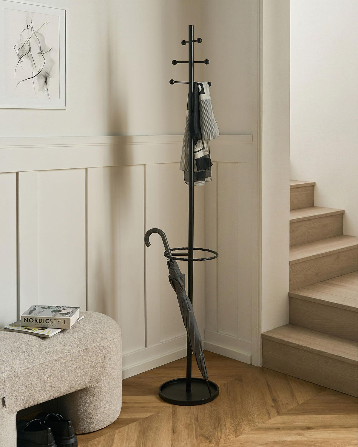 VĚŠÁK NA OBLEČENÍ Černý Gillam - černá, kov (30/180/30cm) - Beliani