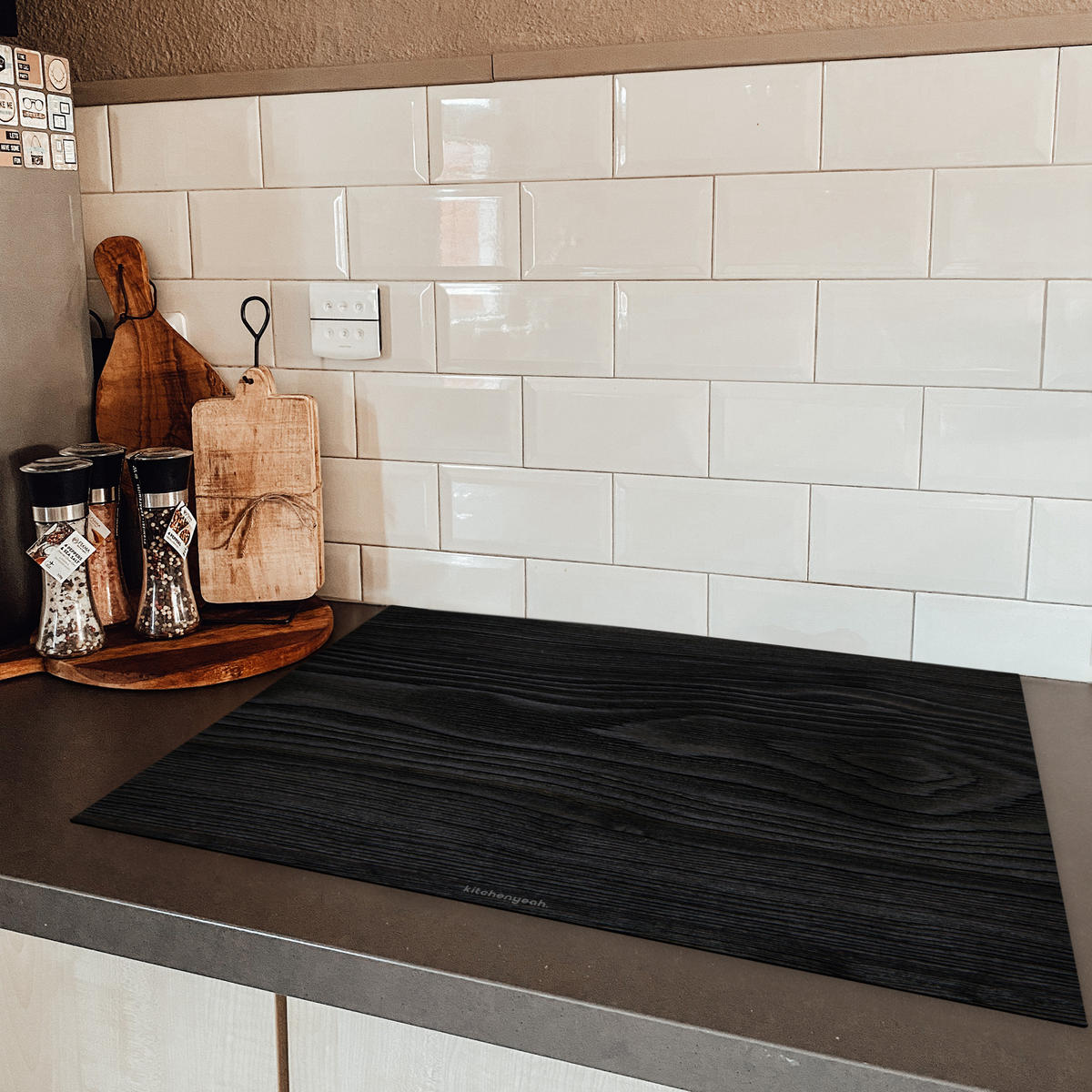 HERDABDECKPLATTE Schwarz - Holzoptik Herdabdeckung Induktionsfeld 75x52 cm - Schwarz, Kunststoff (75/52/0.2cm) - MuchoWow