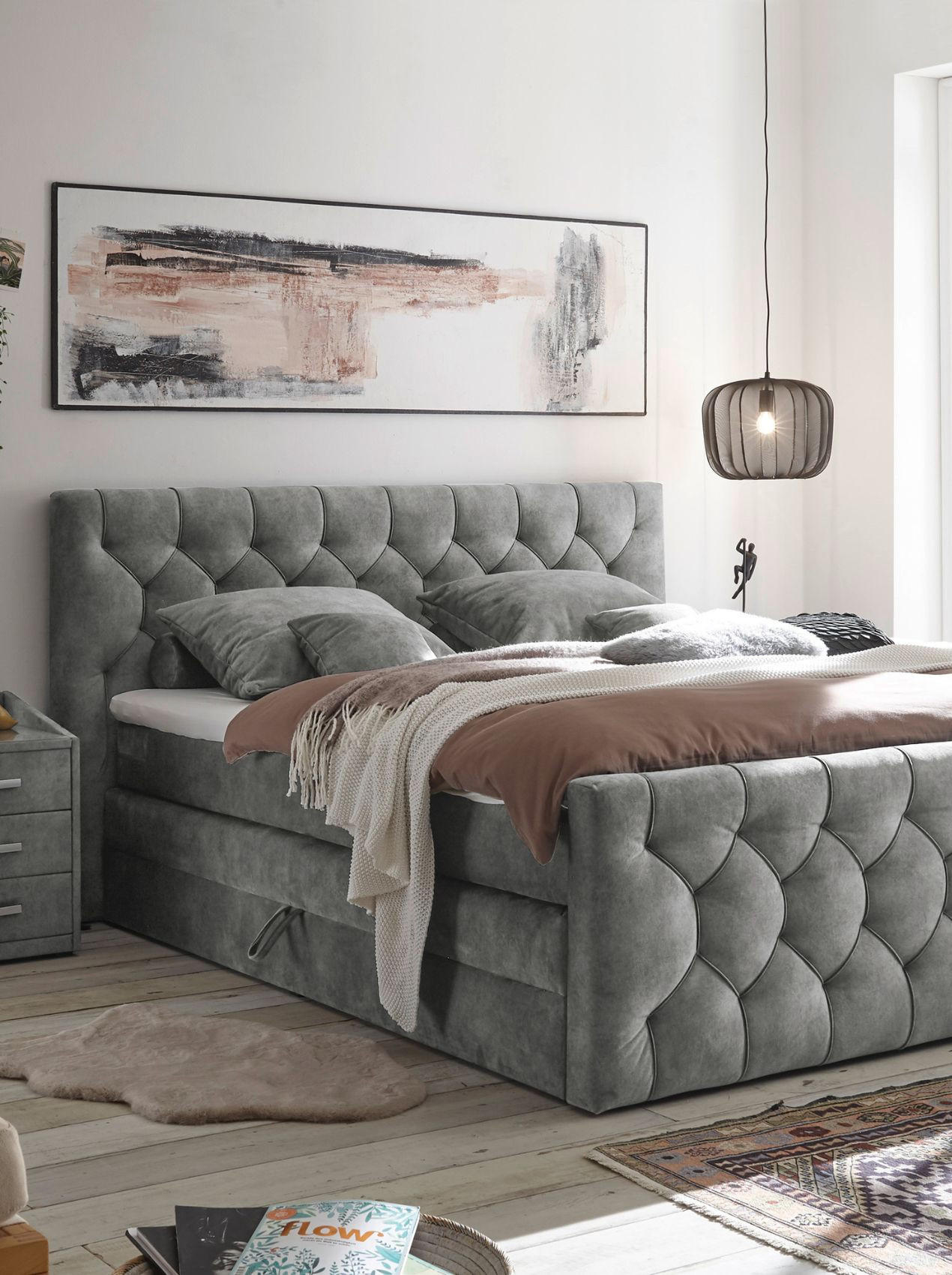 Siva boxspring postelja