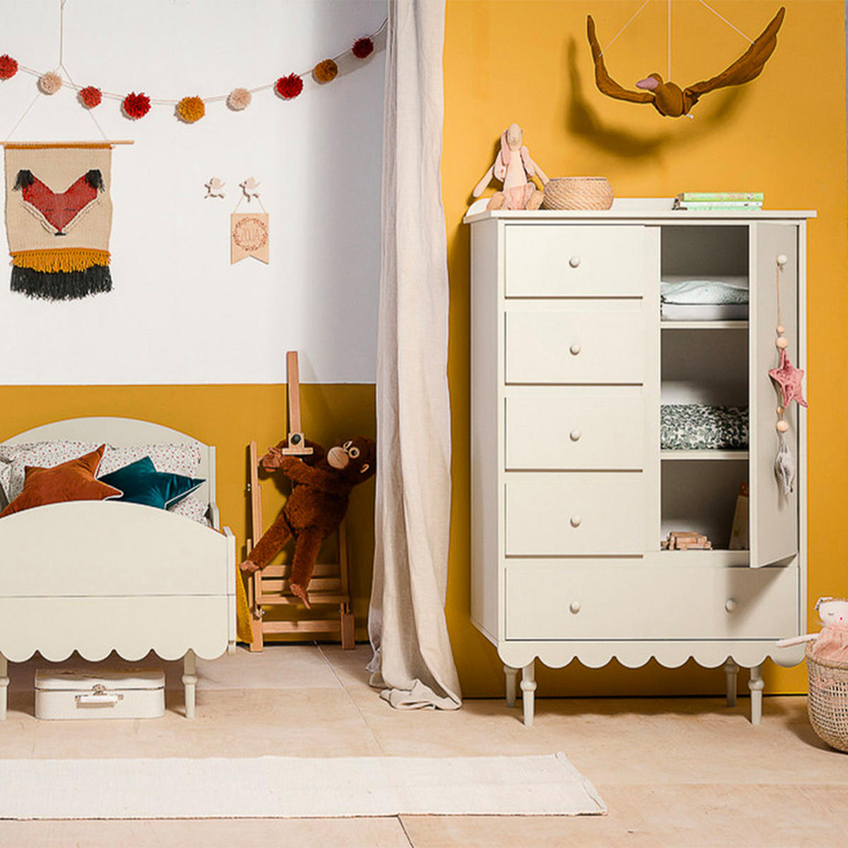 DĚTSKÁ KOMODA Babushka Olive - zelená barva, kompozitní dřevo (84/140/50cm) - Petits-meubles