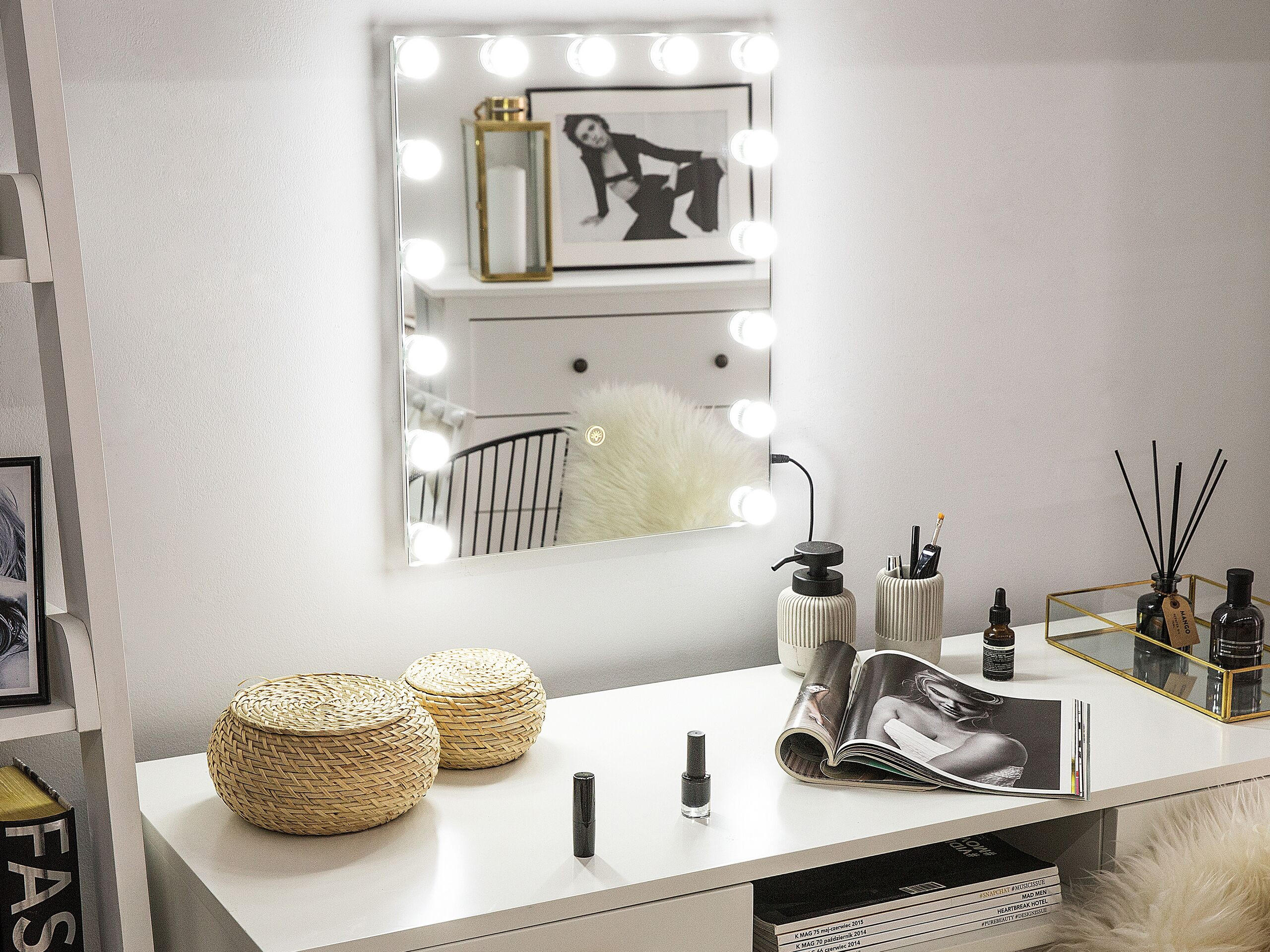 BADSPIEGEL mit LED-Beleuchtung rechteckig 40/50 cm Lucenay - Silberfarben, Metall (40/50/3cm) - Beliani