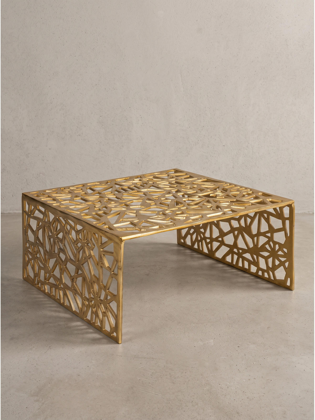 COUCHTISCH INDRE, Aluminium, handgefertigt, mit Astmuster, Gold, 60 x 60 x 31 cm - Goldfarben, Metall (60/60/31cm) - KADIMA DESIGN