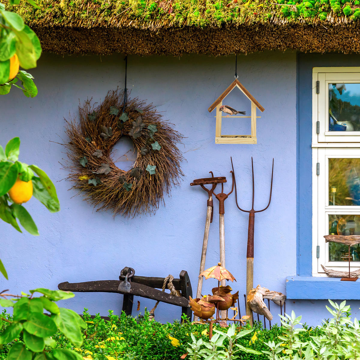 VOGELFUTTERHAUS - Hellbraun, Holz (23/27/13cm) - Relaxdays