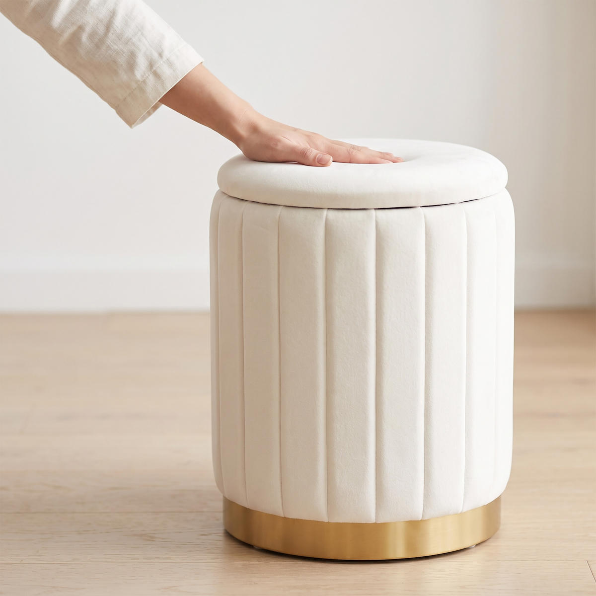 HOCKER Weiß Samt mit Stauraum rund goldfarbener Metallsockel - Weiß, Holzwerkstoff/Textil (32/42/32cm) - Relaxdays