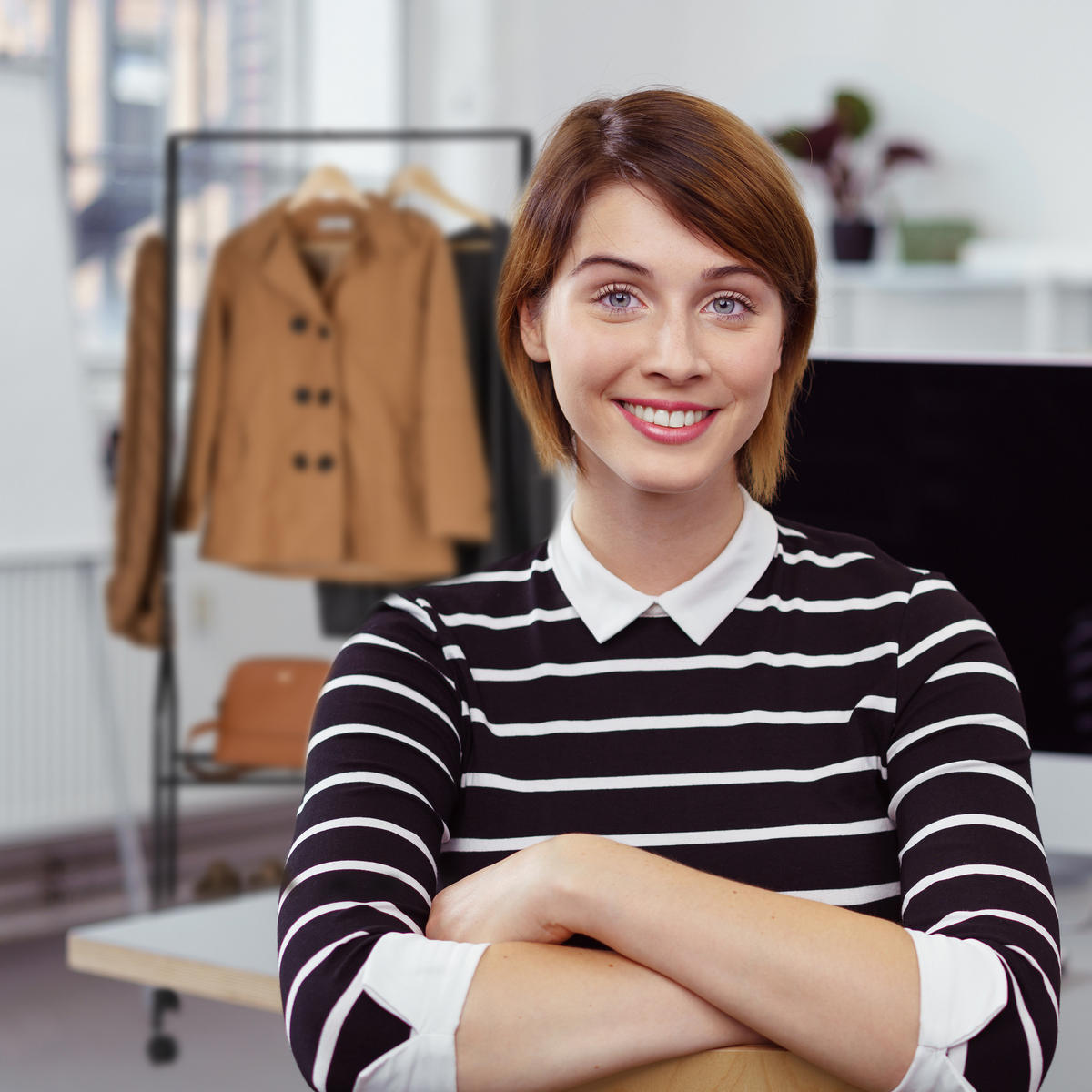 ROLOVACÍ vešiak - čierna, kov/plast (68/161/33.5cm) - Relaxdays