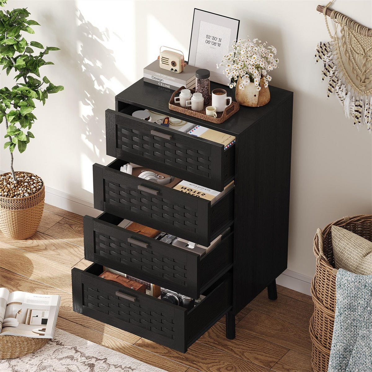 KOMMODE mit 4 Schubladen - pflegeleichtes PVC-Geflecht und zylindrische Beine - Schwarz - Schwarz, Holzwerkstoff (39.8/95/55cm) - DELFA