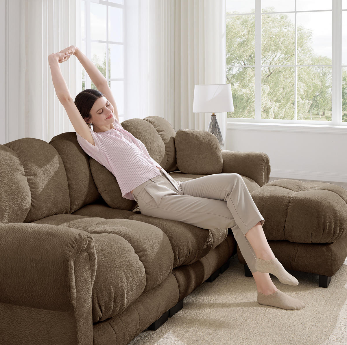 SOFA aus Chenille Braun mit mobilem Hocker - Braun, Holz (149/190cm) - Meubliv