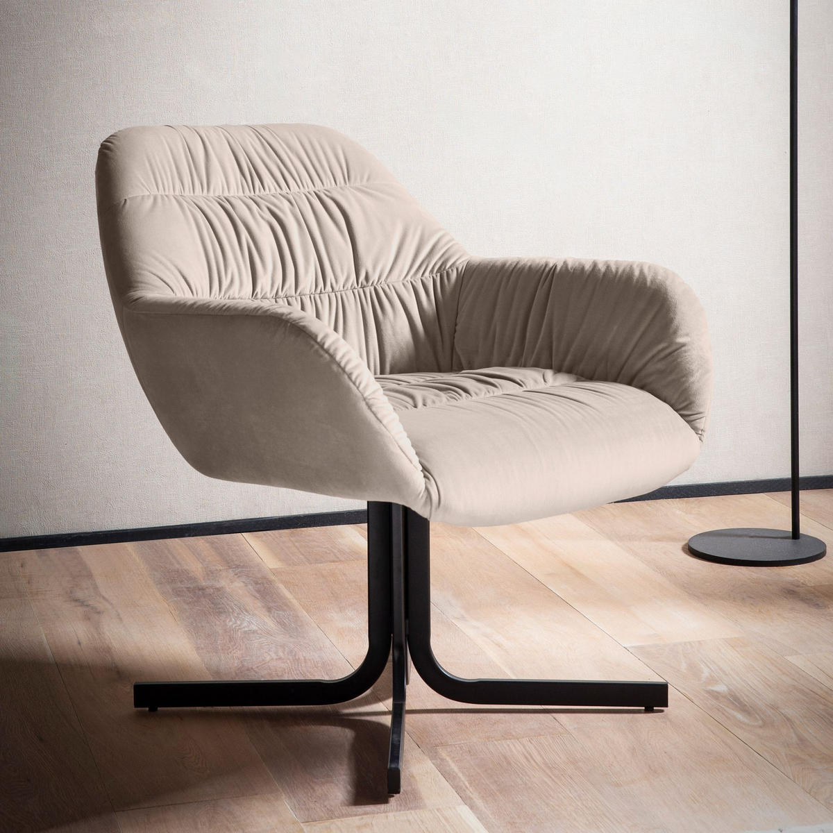 LOUNGESESSEL Samt mit Armlehnen und Metallgestell, gepolsterter Schalensitz, Beige 64x68x74 cm - Beige/Schwarz, Textil/Metall (64/74/68cm) - KADIMA DESIGN
