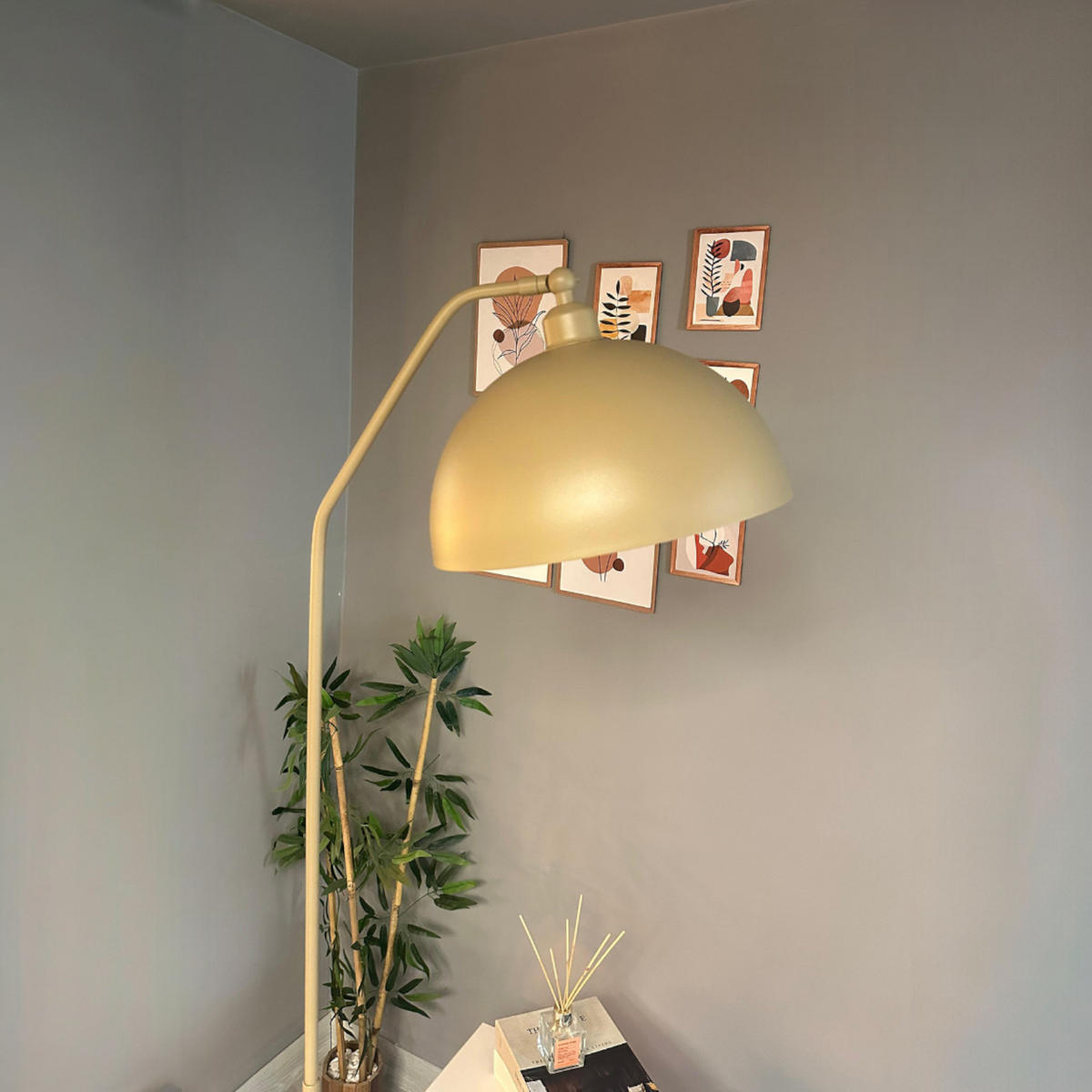 STEHLAMPE Helvik aus Metall mit E27, verstellbarer Lampenschirm - Beige, Metall (37/37/170cm) - Bamyum