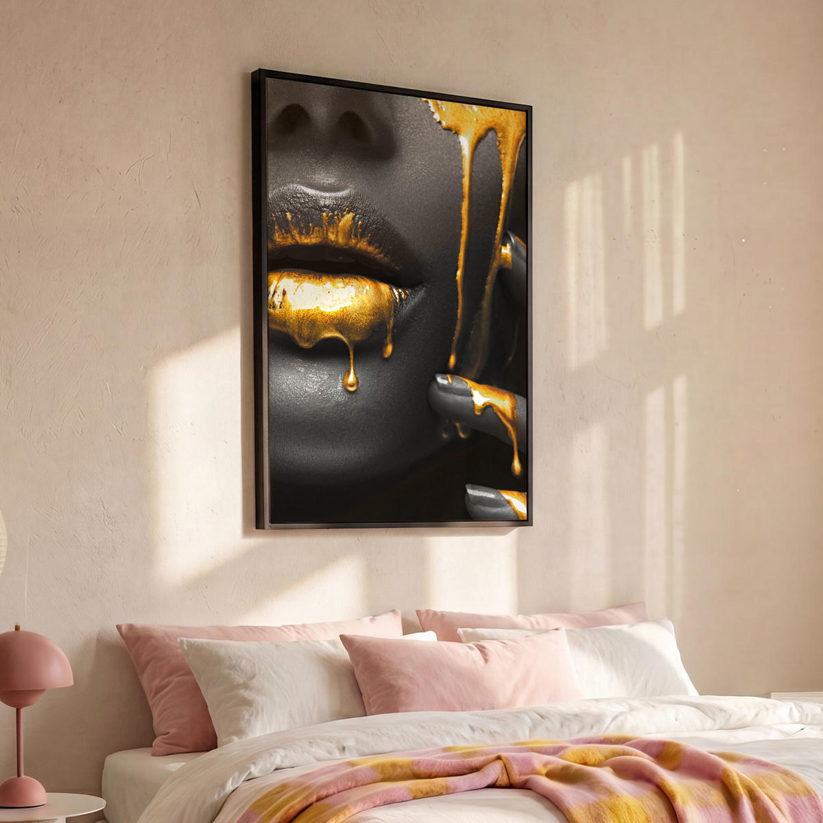 LEINWAND Bilder mit Rahmen - Frau - Schwarz - Gold - Gesicht - Lippen - 100x150 - Goldfarben, Textil (100/150cm) - MuchoWow