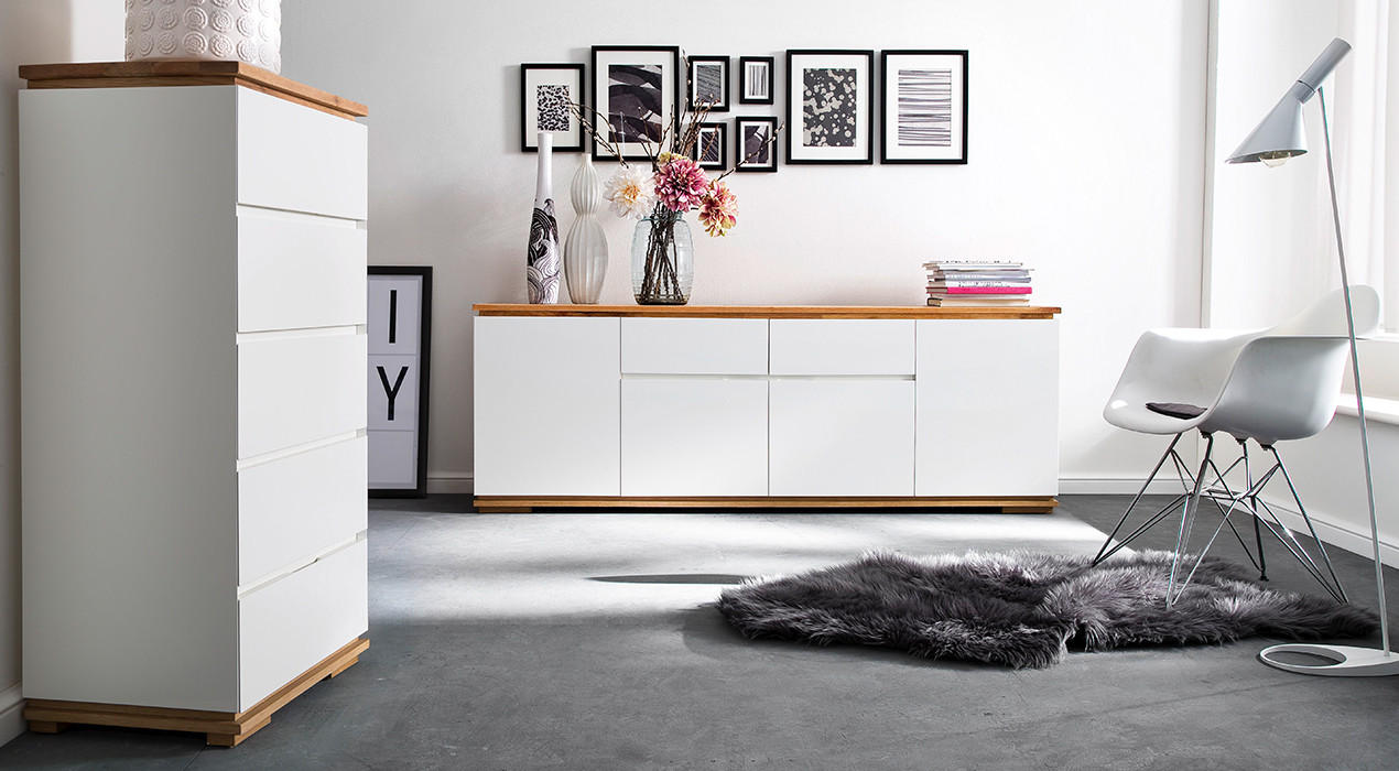 Komody do ložnice bílé a dřevo