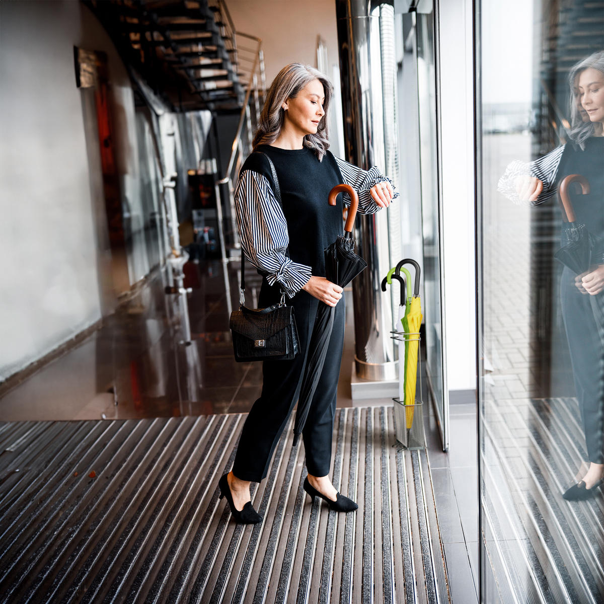 REGENSCHIRMSTÄNDER - Schwarz, Metall (30.5/54/15cm) - Relaxdays