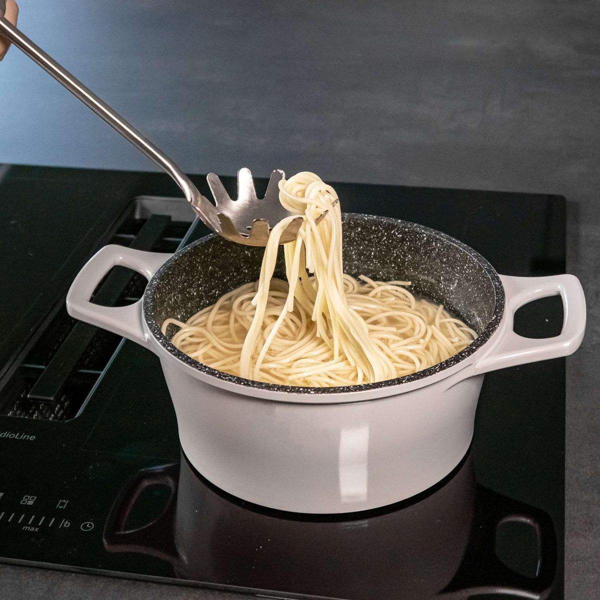 SPAGHETTILÖFFEL und Spaghettizange (2er Set) - Silberfarben, Metall - Intirilife