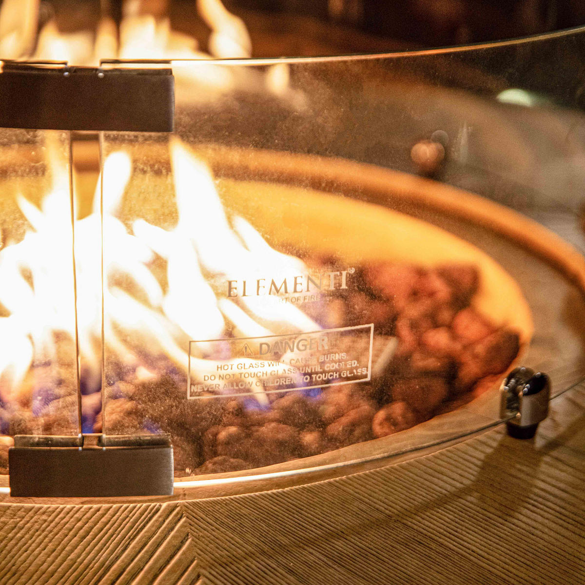 FEUERTISCH LAFITE Bartische aus GF-Beton - 2-tlg. Set inkl. Glasumrandung - Naturfarben, Naturmaterialien (122/110/122cm) - Elementi