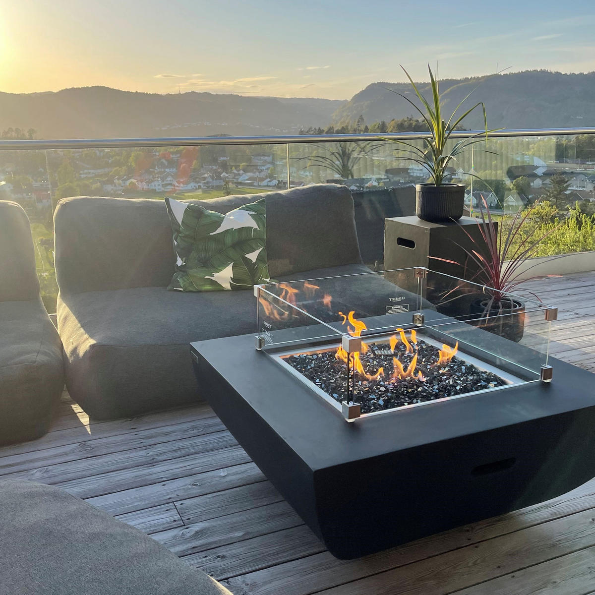 FEUERTISCH Aurora Gasfeuerstelle aus GF-Beton 87/87/36 cm - Schwarz, Naturmaterialien (86/36/86cm) - Elementi