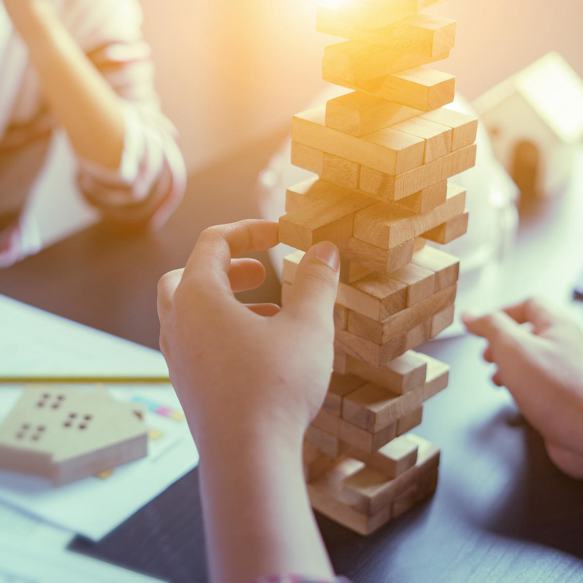 WACKELTURM - Hellbraun, Holz (8/7cm) - Relaxdays