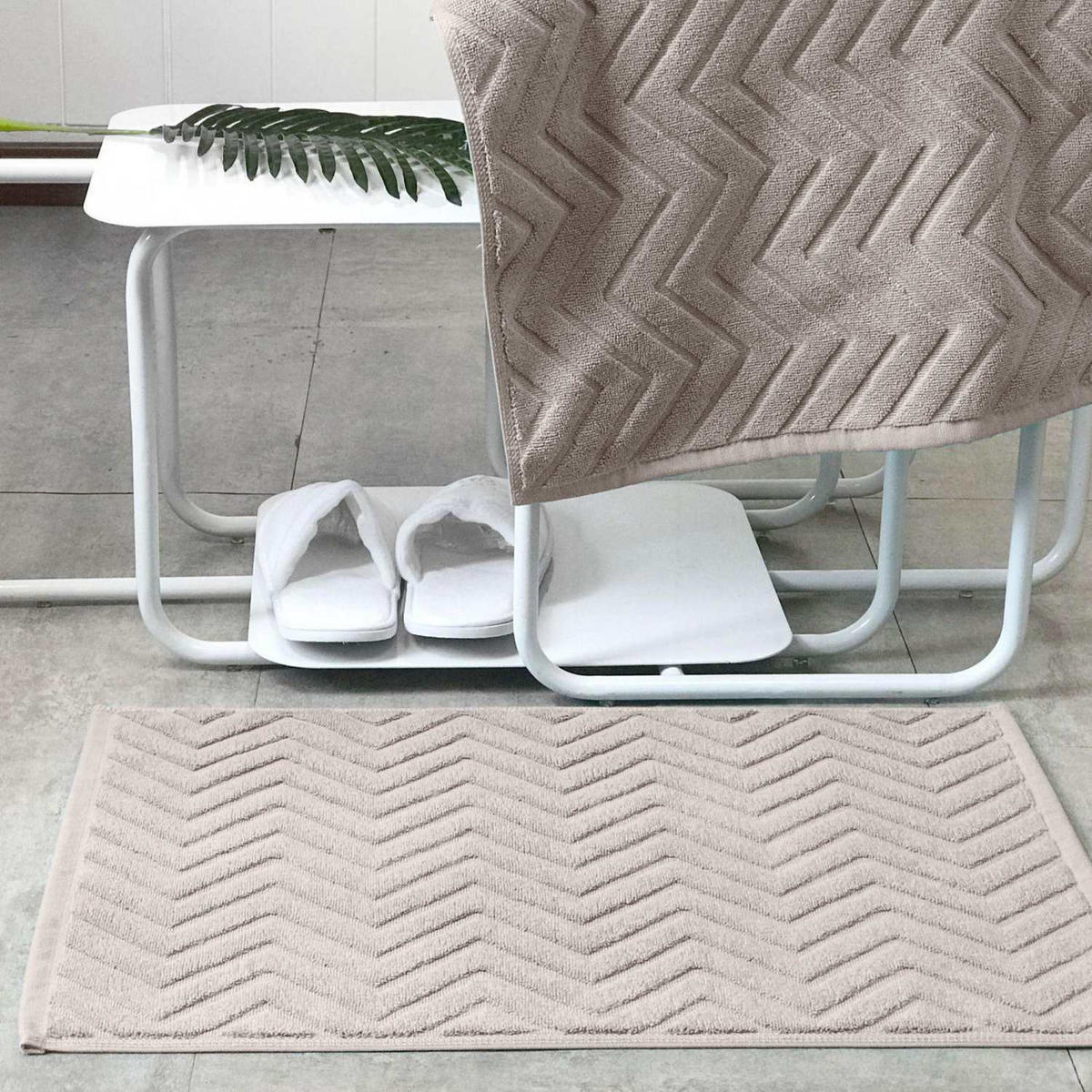 BADEMATTE rutschfest mit Memory-Schaum (Grau) - Hellgrau, Textil (50/80cm) - Intirilife
