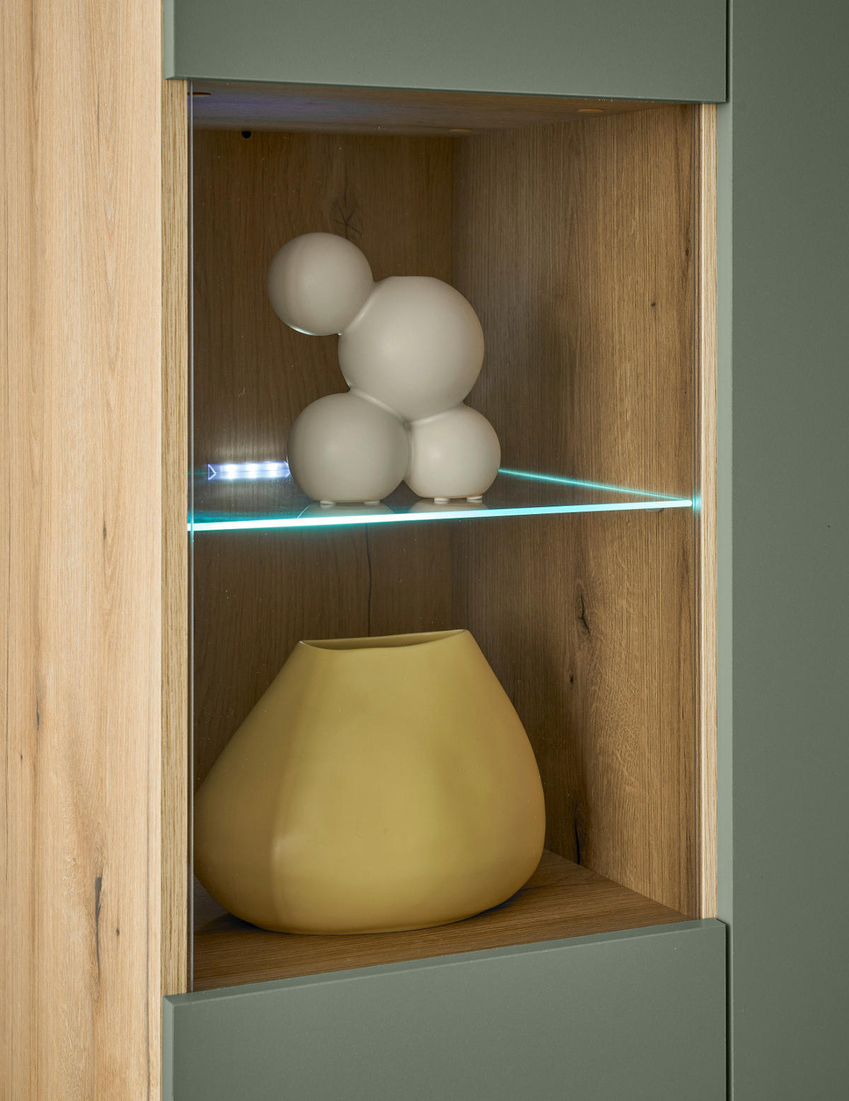 WOHNWAND 4-teilig salbei grün, Eiche Evoke, skandinavisch 320 cm, Schrankwand mit Vitrine - Salbeigrün/Eichefarben, Glas/Eichenholz (320/197/40cm) - Furn.Design