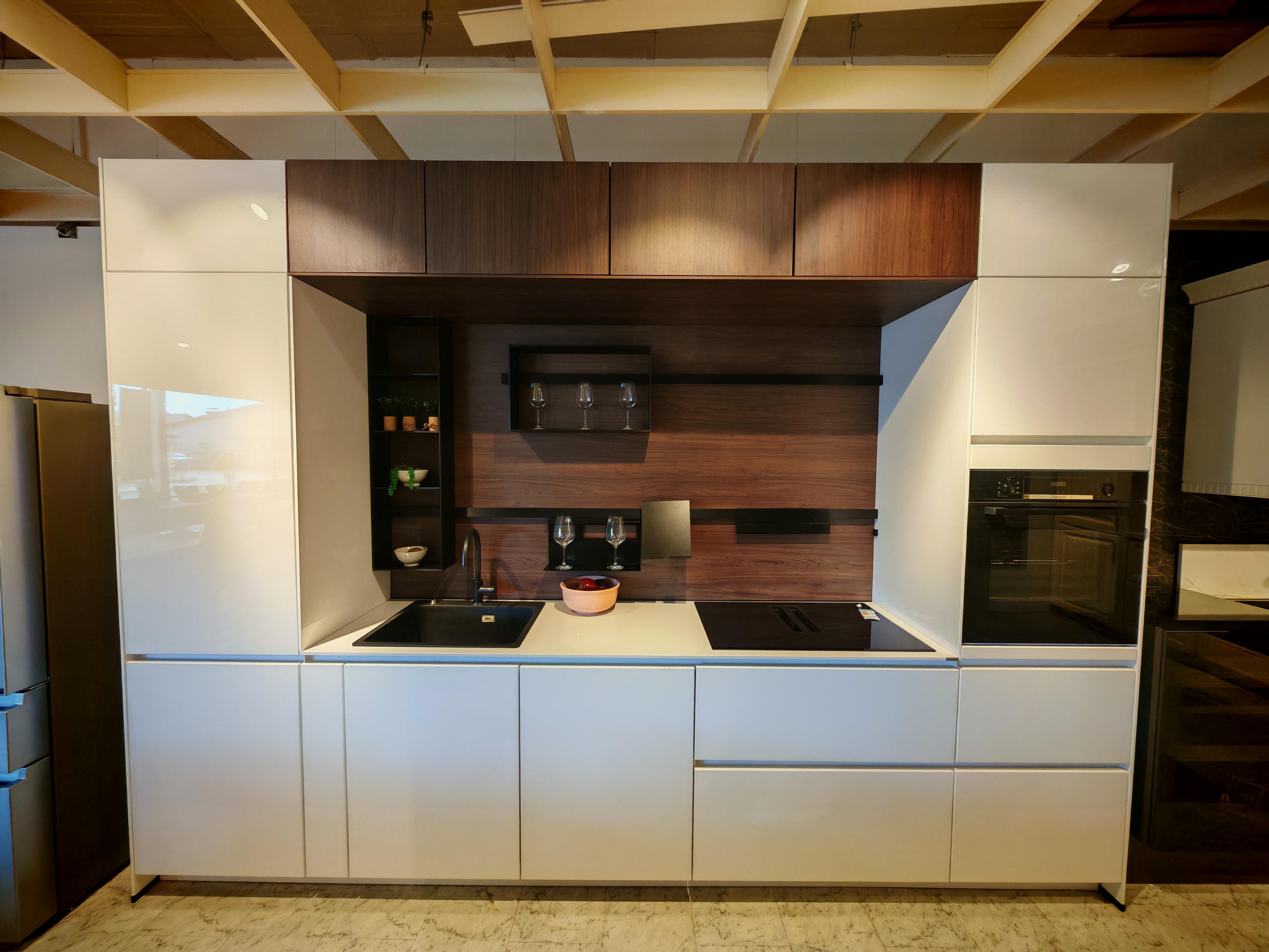 KUHINJA LUIGI Z BELO TEHNIKO - Celina