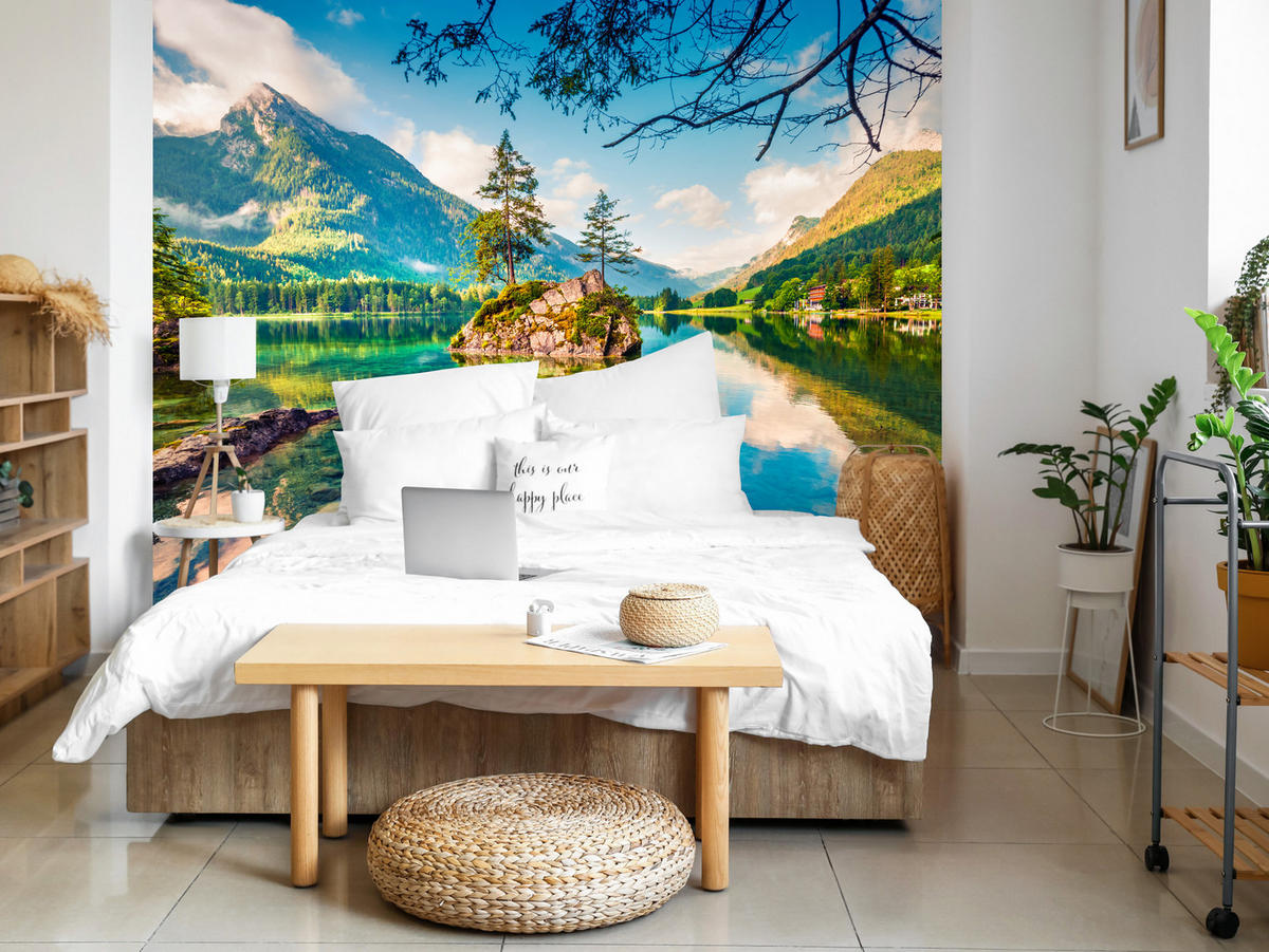 FOTOTAPETE für Schlafzimmer Bergsee Nadelbäume Felsen Natur Landschaft 450x315 - Türkis/Beige, Papier (450/315cm) - Muralo