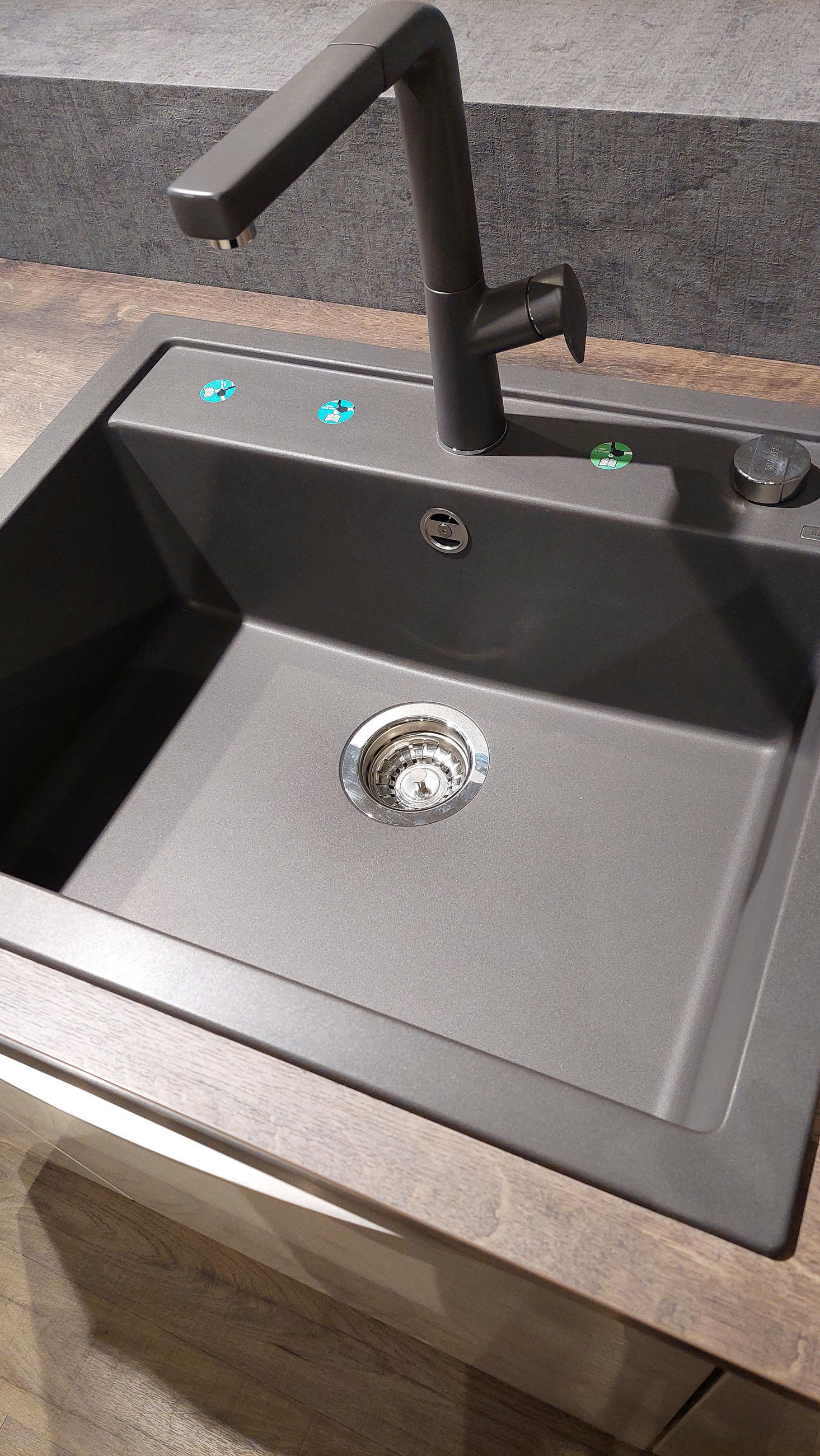 DK-704 BEÉPÍTETT KONYHA GÉPEKKEL/SOROKSÃR OUTLET/kiÃ¡llÃ­tott termÃ©k 6.450.000 Ft helyett - Dieter Knoll