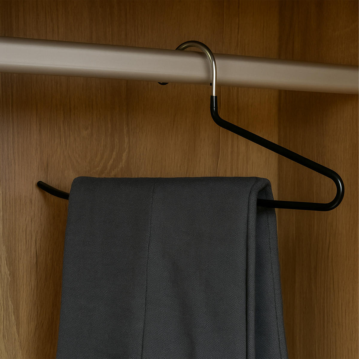 SET obešalnikov za hlače - črna, kovina/umetna masa (35/17.5/0.5cm) - Relaxdays