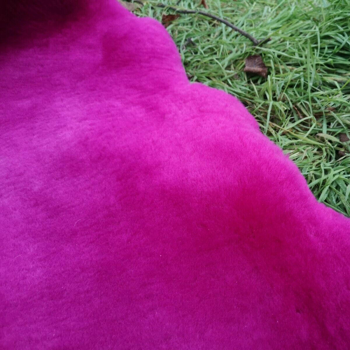 FELL Deutsches Merino Lammfell Schaffell Fuchsia Pink ca. 125 cm - Pink, Fell (70/125cm) - Provellus