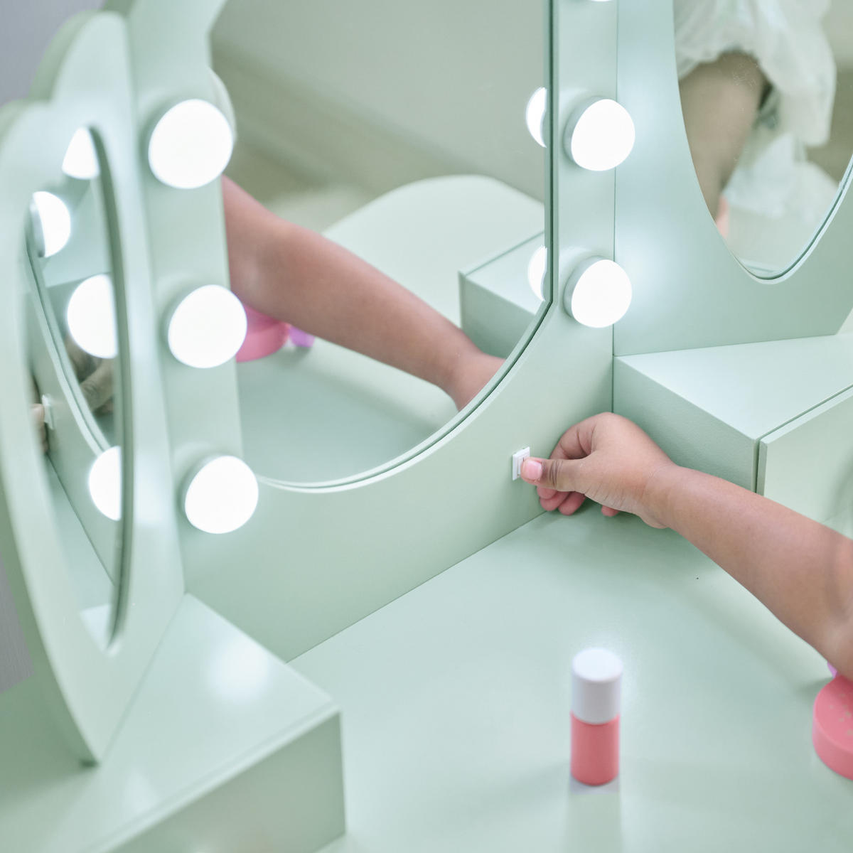 KINDER-SCHMINKTISCH herzförmig mit LED, Salbeigrün, 100cm - Grün, Holzwerkstoff (33/100/65cm) - Teamson Kids