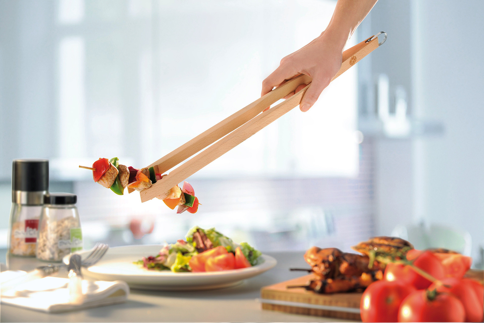 drevené kliešte na grilovanie