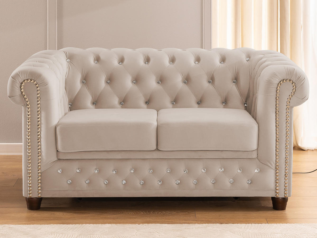 CHESTERFIELD-SOFA 2-Sitzer mit Schlaffunktion Cleo Blink Beige Samt mit Kristallsteppung und braunen Massivholzfüßen - Beige/Braun, Holz/Textil (148/72/86cm) - S-Style Möbel