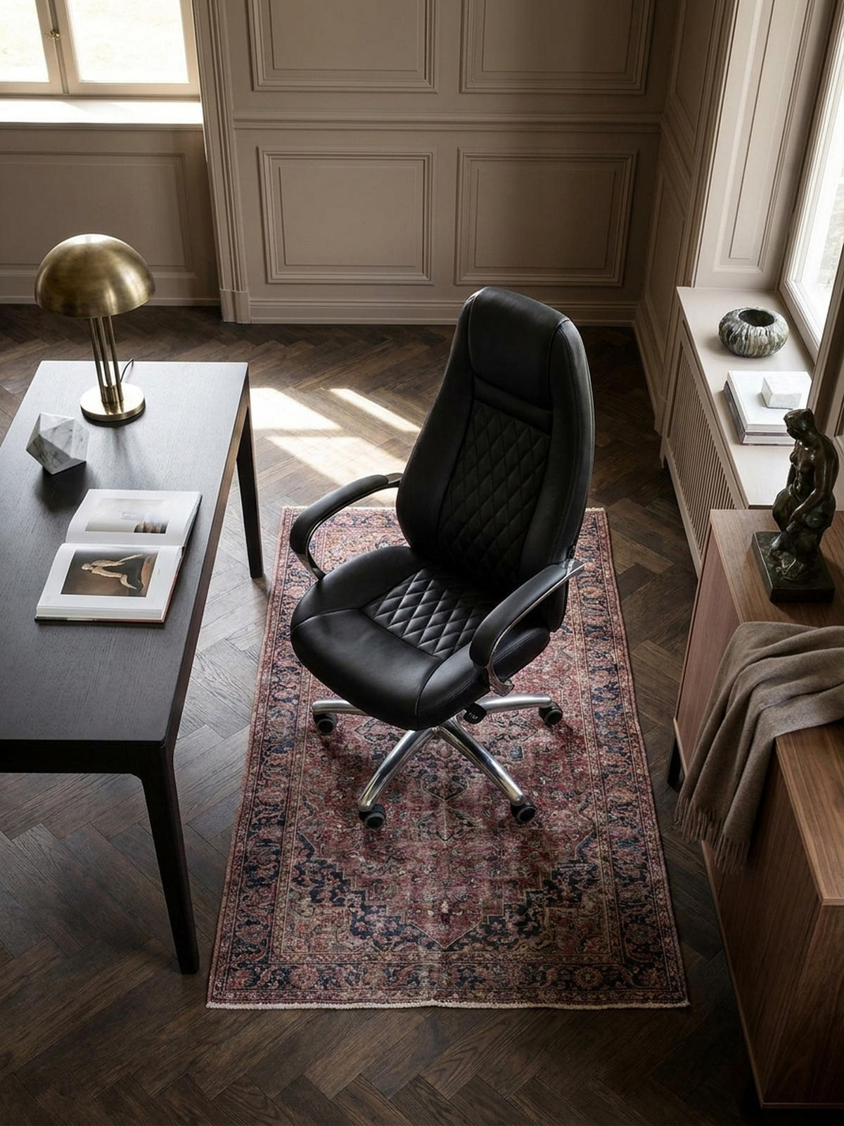 CHEFSESSEL Echtleder mit Aluminiumfußkreuz und ergonomischer Sitzform MADRID, Schwarz 70x68x130 cm - Silberfarben/Schwarz, Leder/Metall (70/130/68cm) - KADIMA DESIGN