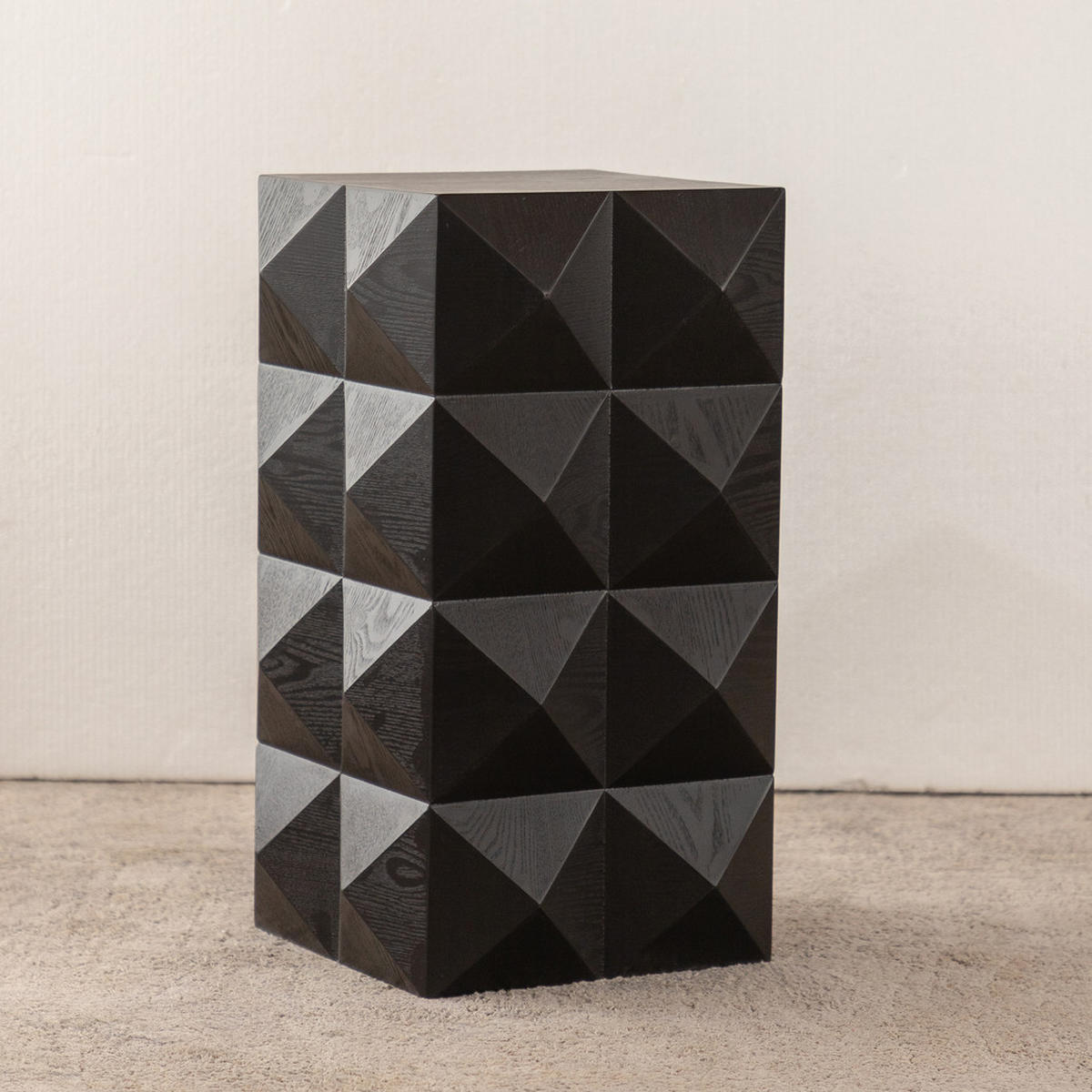 BEISTELLTISCH 60 cm Höhe mit dreidimensionalem Reliefdesign in retro Schwarz - Schwarz, Holzwerkstoff (37/37/60cm) - OKWISH