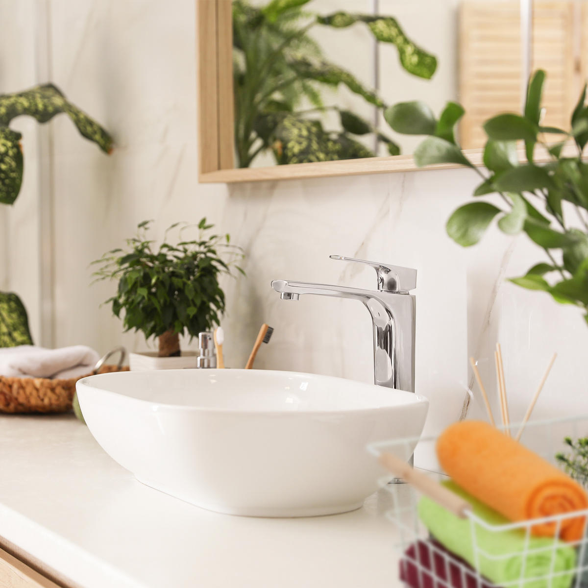 DRAHTKORB Holzgriffe - Weiß, Holz/Metall (31/16/21cm) - Relaxdays