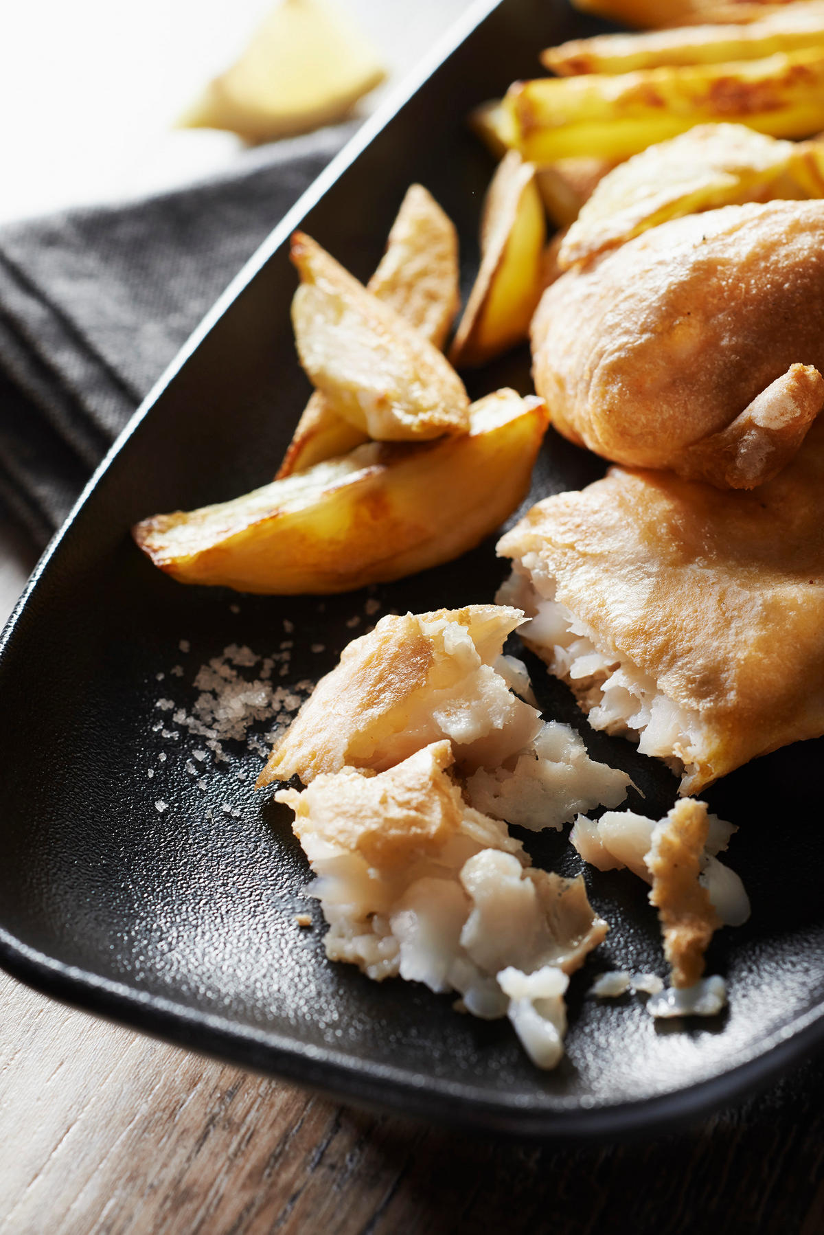 SERVIERPLATTE CLUB 36 cm x 15 cm in gusseisener Optik - Multicolor, Keramik (15/2.9/36cm) - Revol Porcelaine France