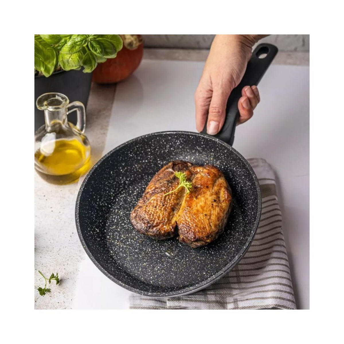 PFANNE Schwarz 20/20/4.5 cm KB7663 - Schwarz, Metall (20cm) - Klausberg 