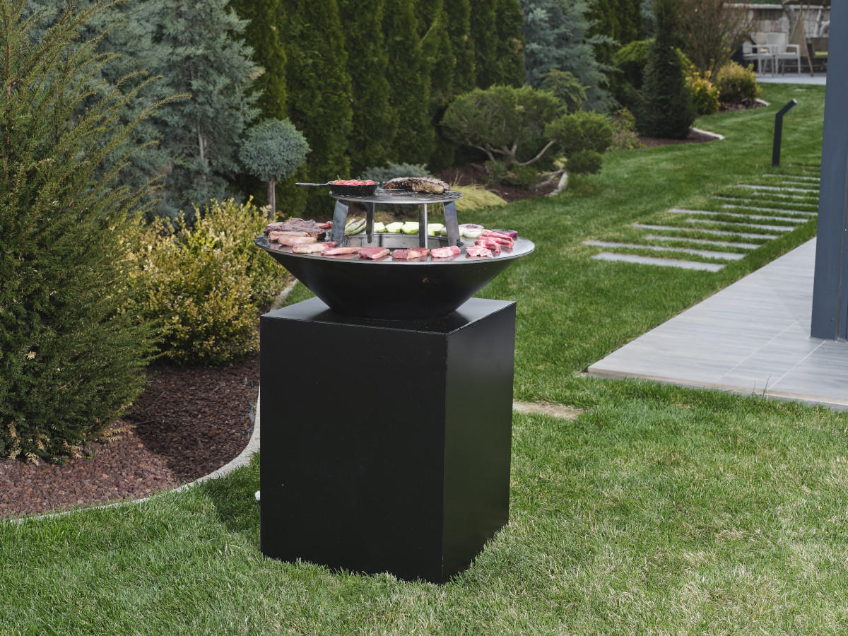 FEUERSCHALE mit Grillring FUEGO Schwarz Ø 85 cm Grillfläche 105 kg - Schwarz, Metall (60/114.5/78.5cm) - The Favilla