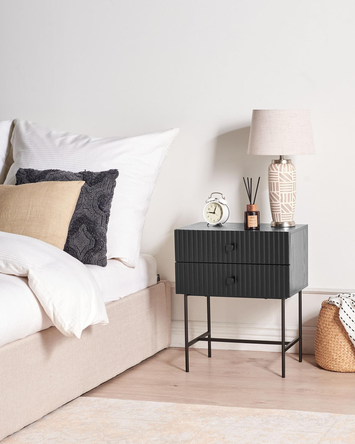 NACHTTISCH Schwarz Coventry - Schwarz, Holzwerkstoff (48/59/32cm) - Beliani